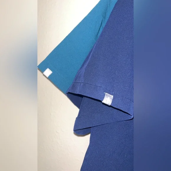 Set (2) Figs Men's Techical Collectiom Navy Short Sleeve Shirts #L00 - Picture 9 of 14